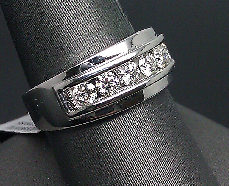 14K Men White Gold Band With 7 Brilliant Round Diamonds 1CT